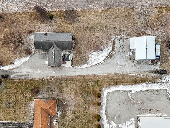 3rd image of 610 S Franklin Rd