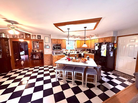 2nd image of 658 Deerfield Rd