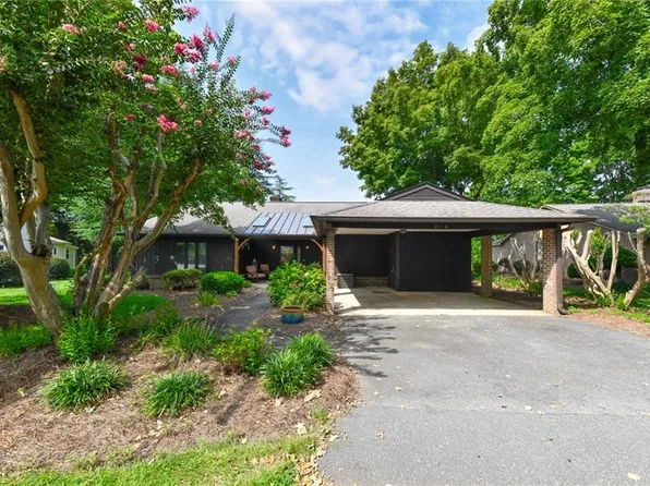 210 Spyglass Dr, Bermuda Run, NC 27006