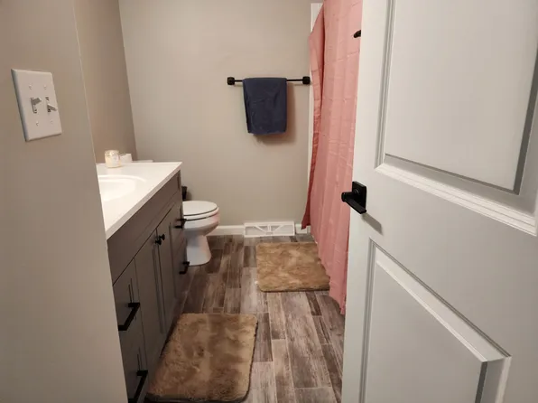 23 Lantern Ct, Greenfield, IN 46140