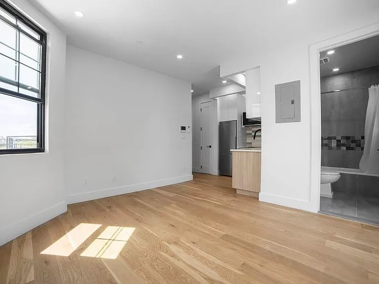 2553 Bedford Ave #Penthouse 5 — Photo 1