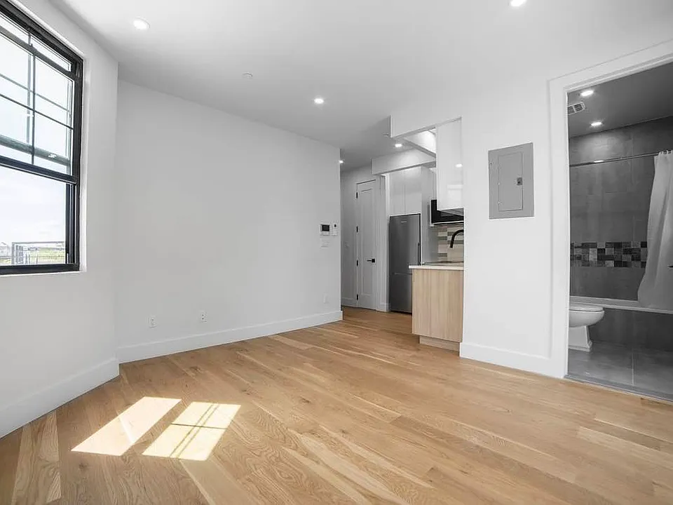 2553 Bedford Ave #Penthouse 5