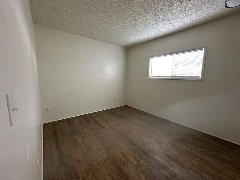 2160 Arthur St — Photo 8