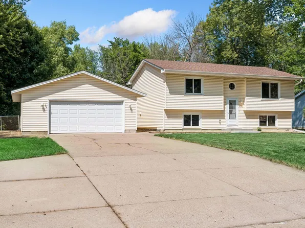 6771 Maple Dr, Rockford, MN 55373