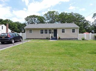 27 Bruce Ln, Brentwood, NY 11717