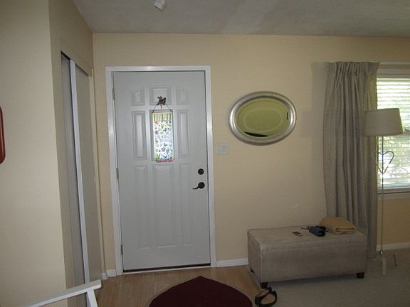 2nd image of 1518 E Lake Dr W