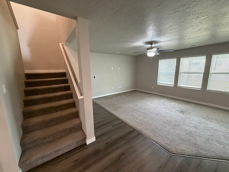 960 SW Raelynn St — Photo 13