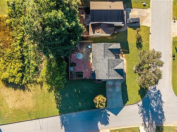 4th image of 3501 Grovewood Ln