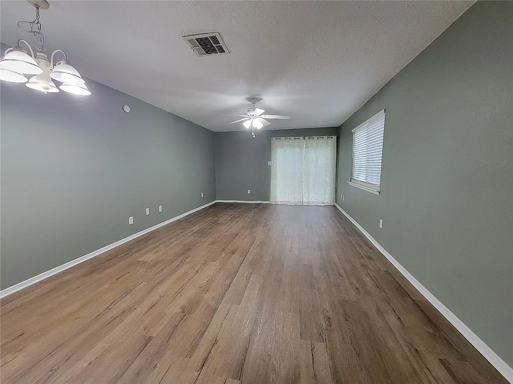 2 bed, 1084 sqft, $1,250 — Photo 2