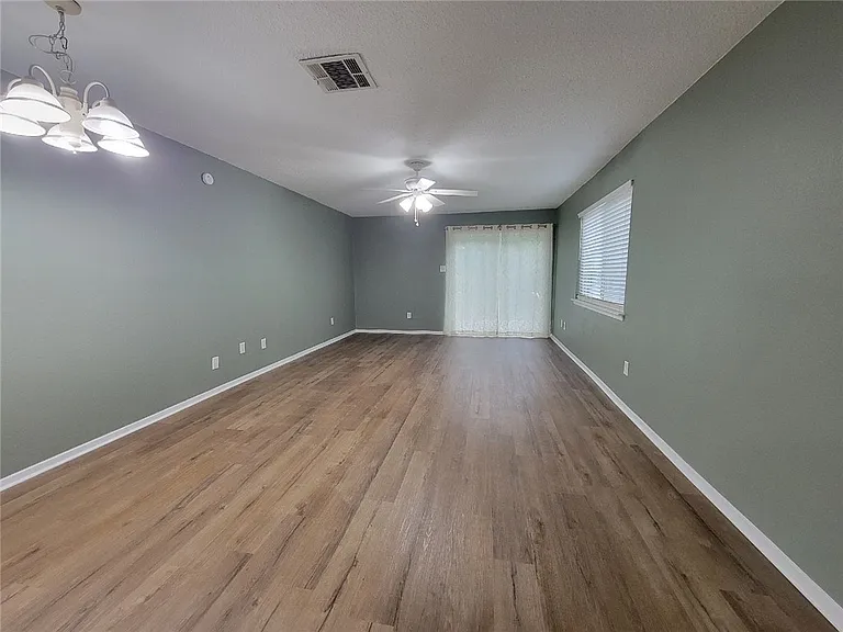3923 Old Oaks Dr #1 — Photo 2