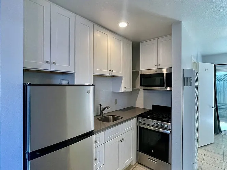 2167 Pierpont Blvd — Photo 4