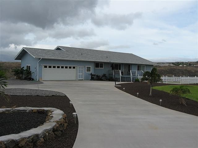 1.15 acres in the right in Waikola Village