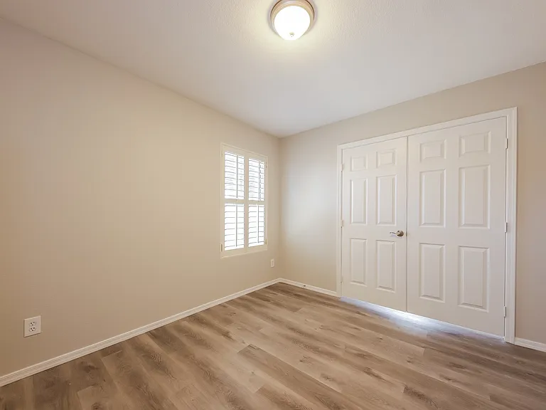 7549 W Kerry Ln — Photo 11
