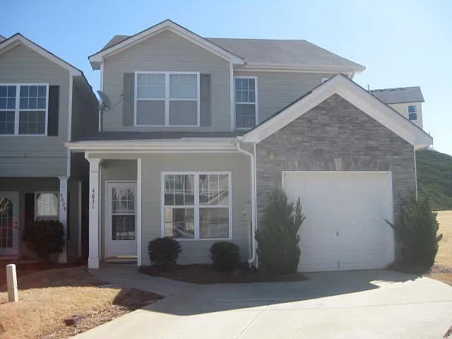 4 bed, 2.5 bath, 1868 sqft, $2,000 — Photo 3