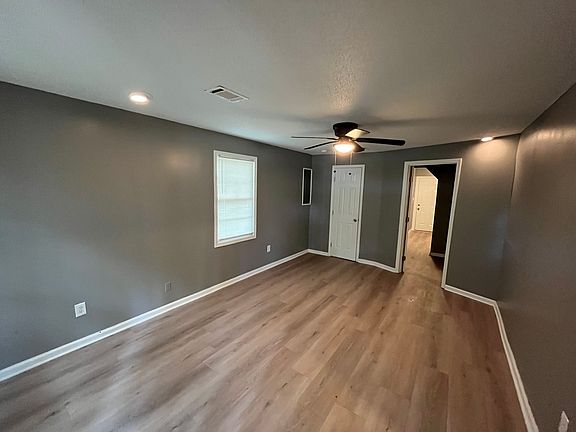 4th image of 108 Johns Rd