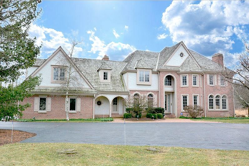 1st image of 2111 W Columbia Dr