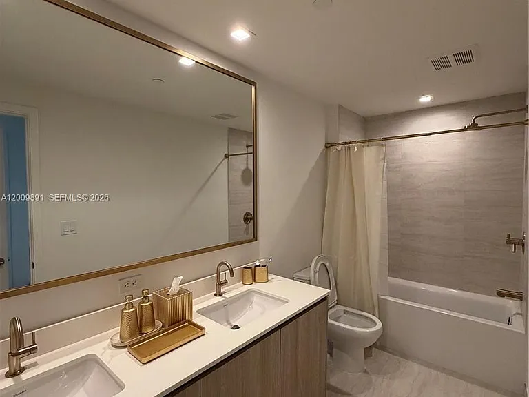 77 SE 5th St #1614 — Photo 9