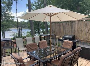 6117 Boardwalk Dr, Tobyhanna, PA 18466