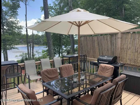 6117 Boardwalk Dr, Tobyhanna, PA 18466