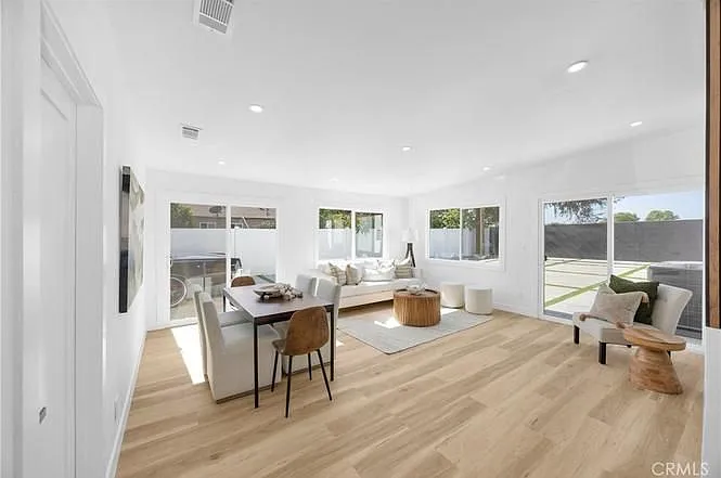 338 S James St — Photo 3