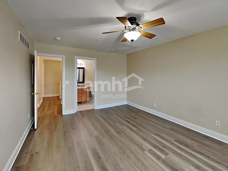 2210 Scheper Ct — Photo 9