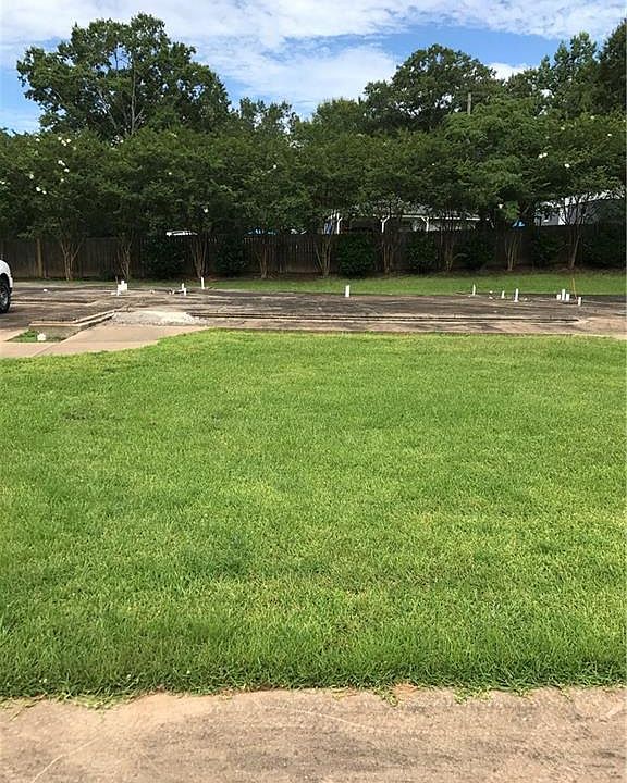 2nd image of 215 Davis Dr #215