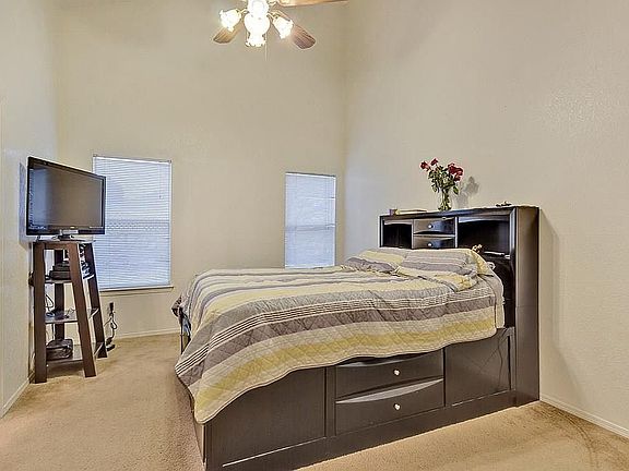 5th image of 11513 Crazy Horse Dr