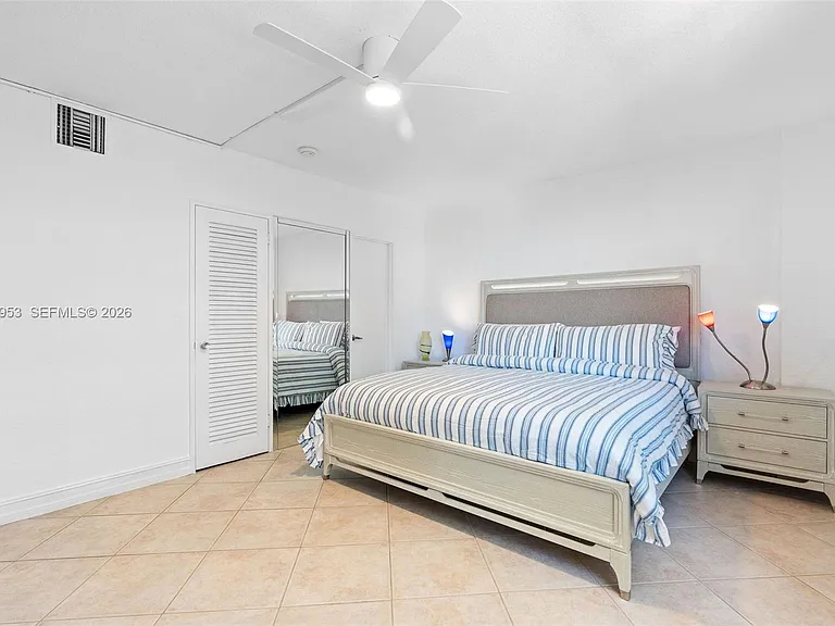 10185 Collins Ave #521 — Photo 15