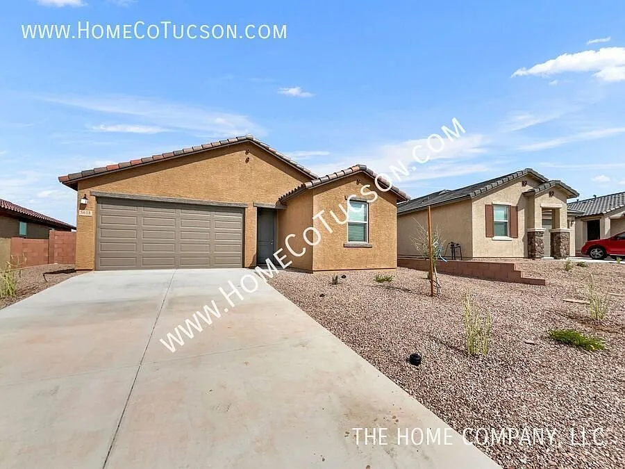 5618 W Monterey Drive: Three Bedroom Home on Tucson's Northwest Side — Photo 2