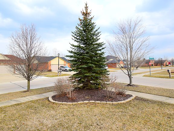 5th image of 18947 Hollyberry Dr