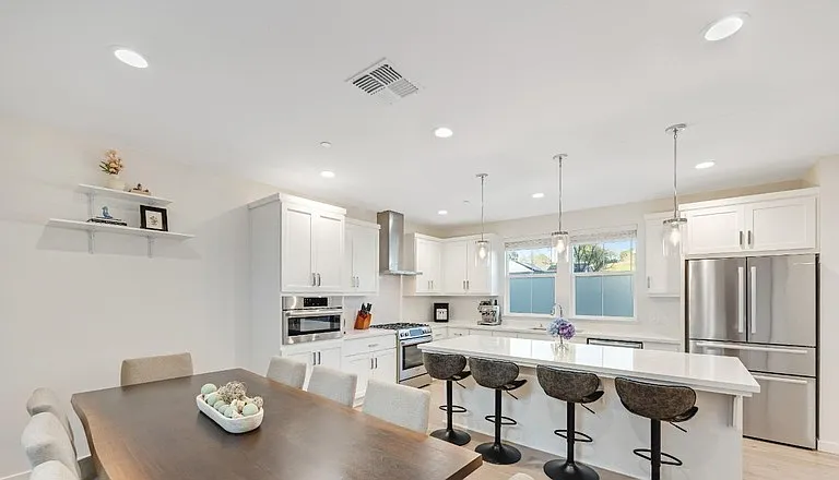 1747 Linden Ln — Photo 6