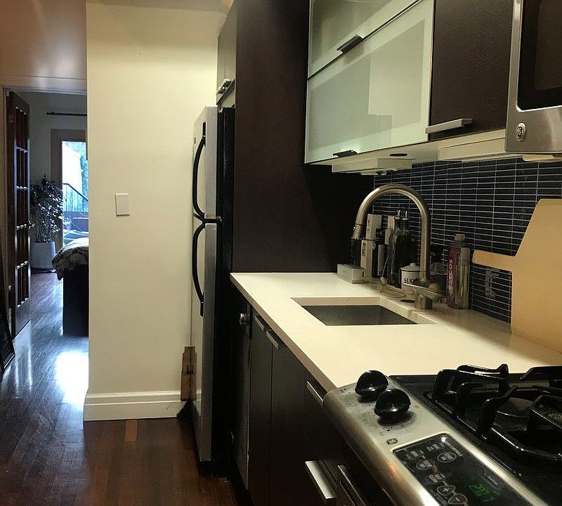 2nd image of 453 12th St APT 1B