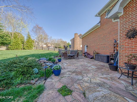 5th image of 510 Mapletree Dr