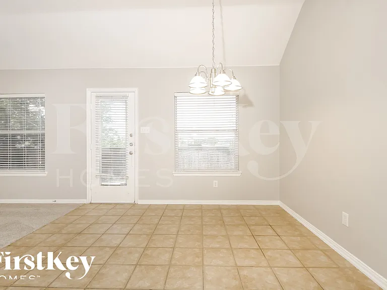 8 Willowstone Ct — Photo 6