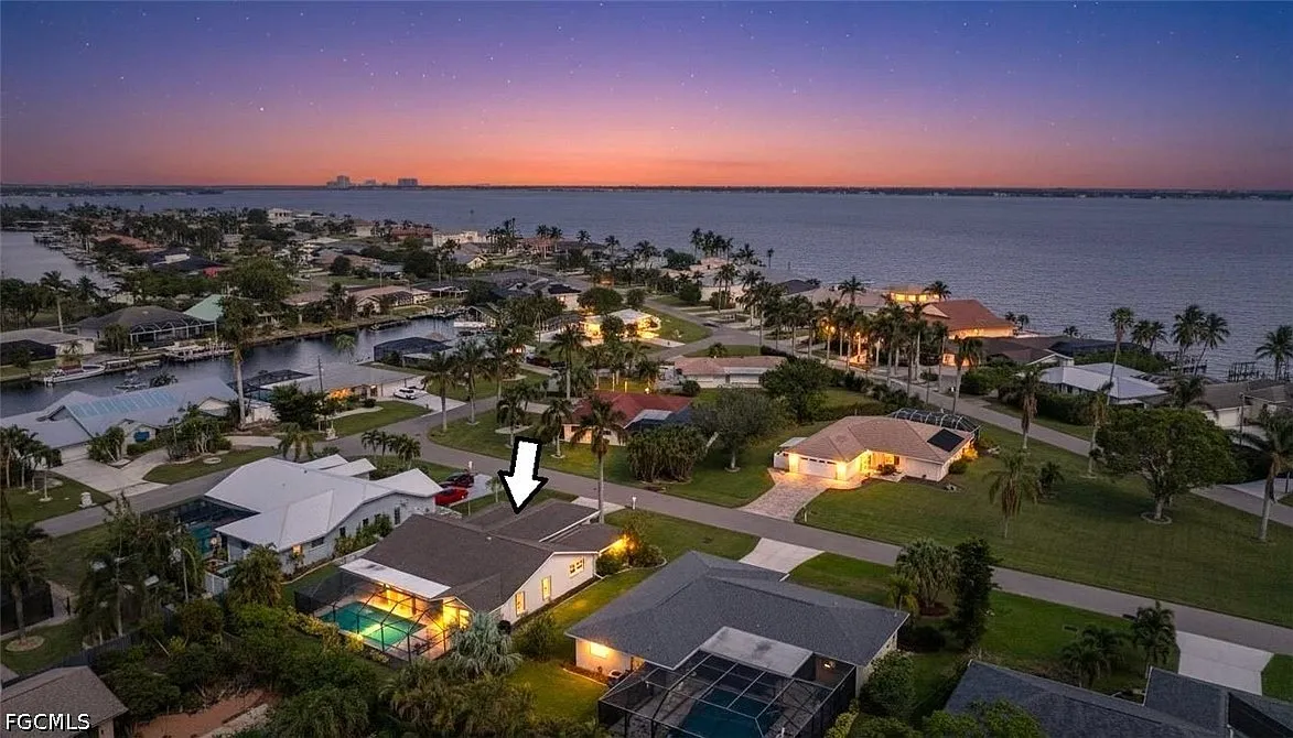 4 bed, 2.5 bath, 2043 sqft, $3,250 — Photo 3