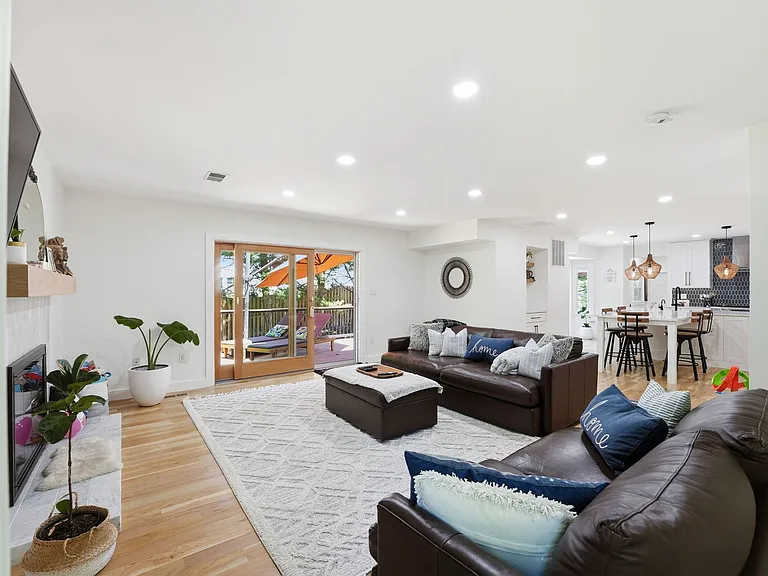 8904 Arley Dr — Photo 6