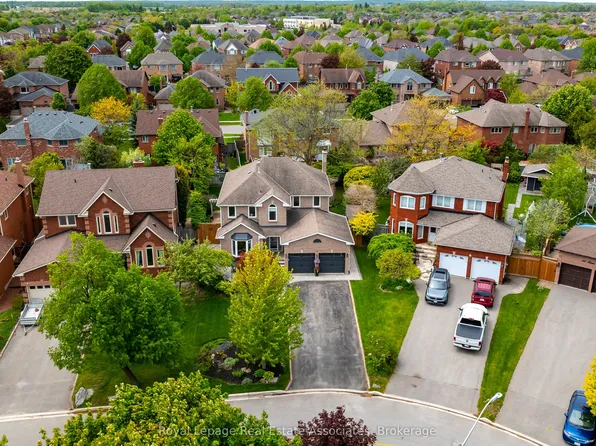 7 Nixon Cres, Halton Hills, ON L7G 5K4