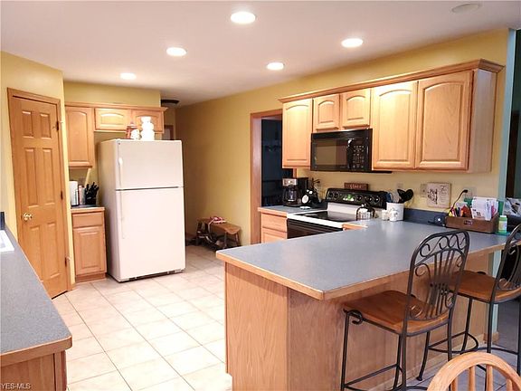 4th image of 1488 Clover St
