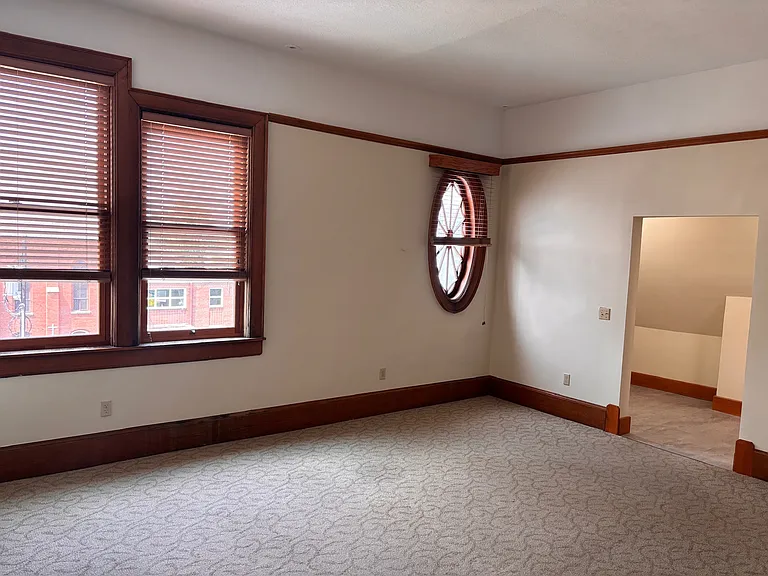 142 Main St E #3W — Photo 16