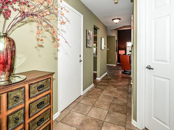 3rd image of 42 Sequoia Dr