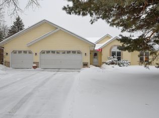 4811 S 90th St, Greenfield, WI 53228