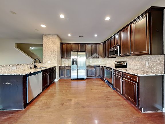 3rd image of 298 Scarlett Ln