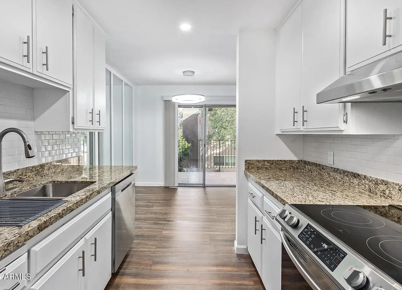 2 bed, 2.0 bath, 982 sqft, $1,650 — Photo 3