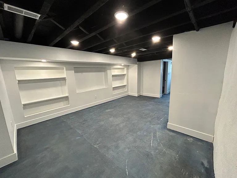 5451 Irving St — Photo 3