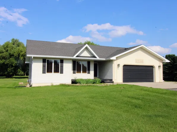 2710 68th St NW, Minot, ND 58703