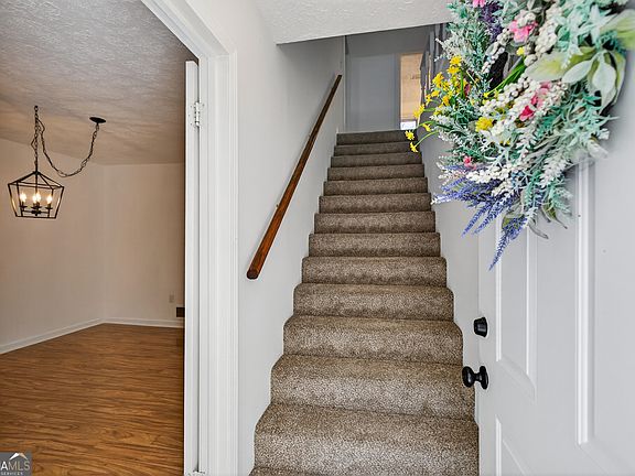 3rd image of 9018 Lakeview Pkwy