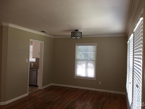 2nd image of 2915 Pine St