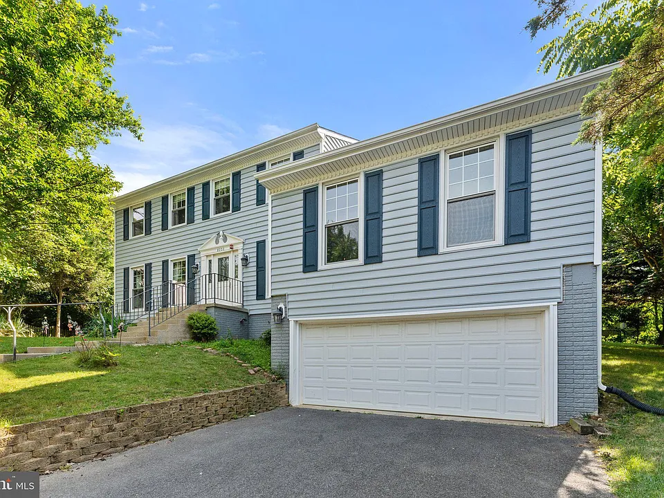 8000 Sandburg Ct