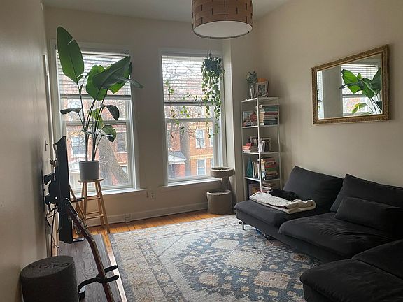 5th image of 1032 N Wood St #3
