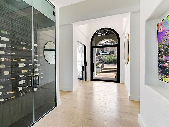 2nd image of 32 Wingreen Loop